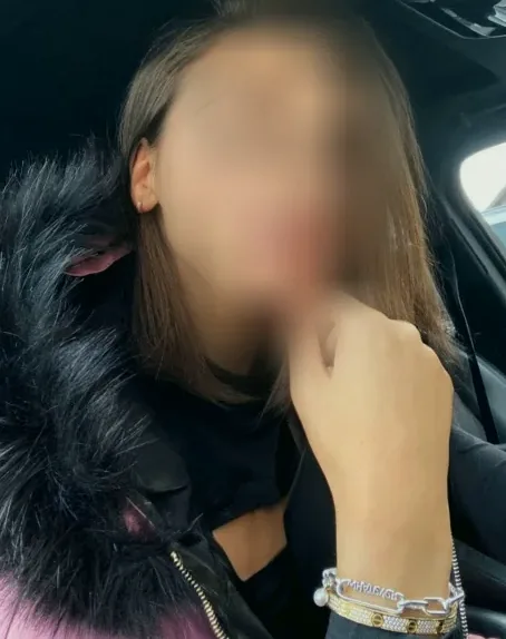 Julia, 28