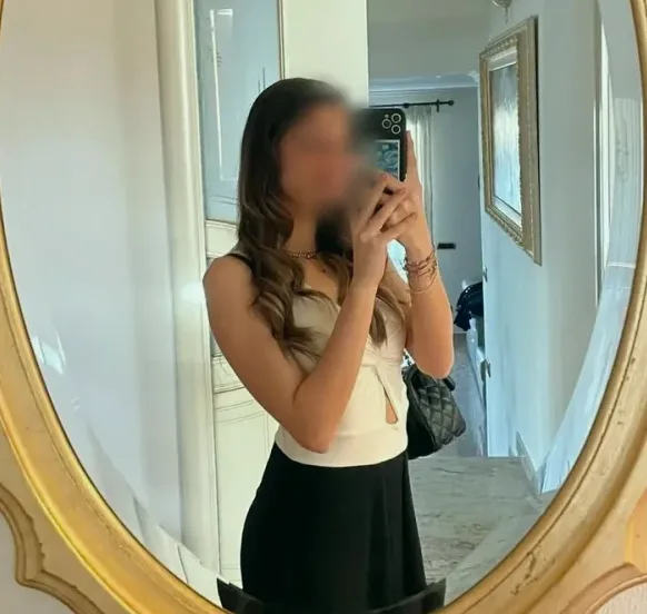 Laura, 19