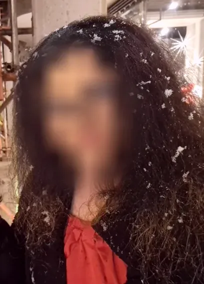 Manuela, 24