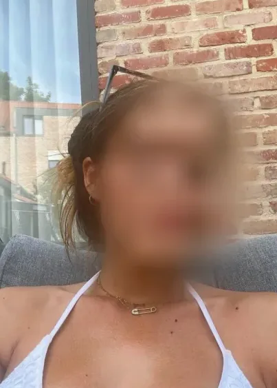 Manuela, 30