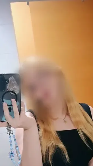 Özlem, 26