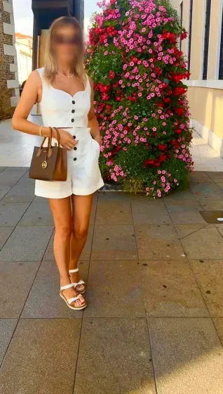 Nadine, 38